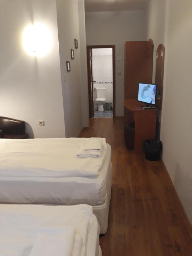 Three Dolphins Hotel With Rooftop Terracе Varna Extérieur photo