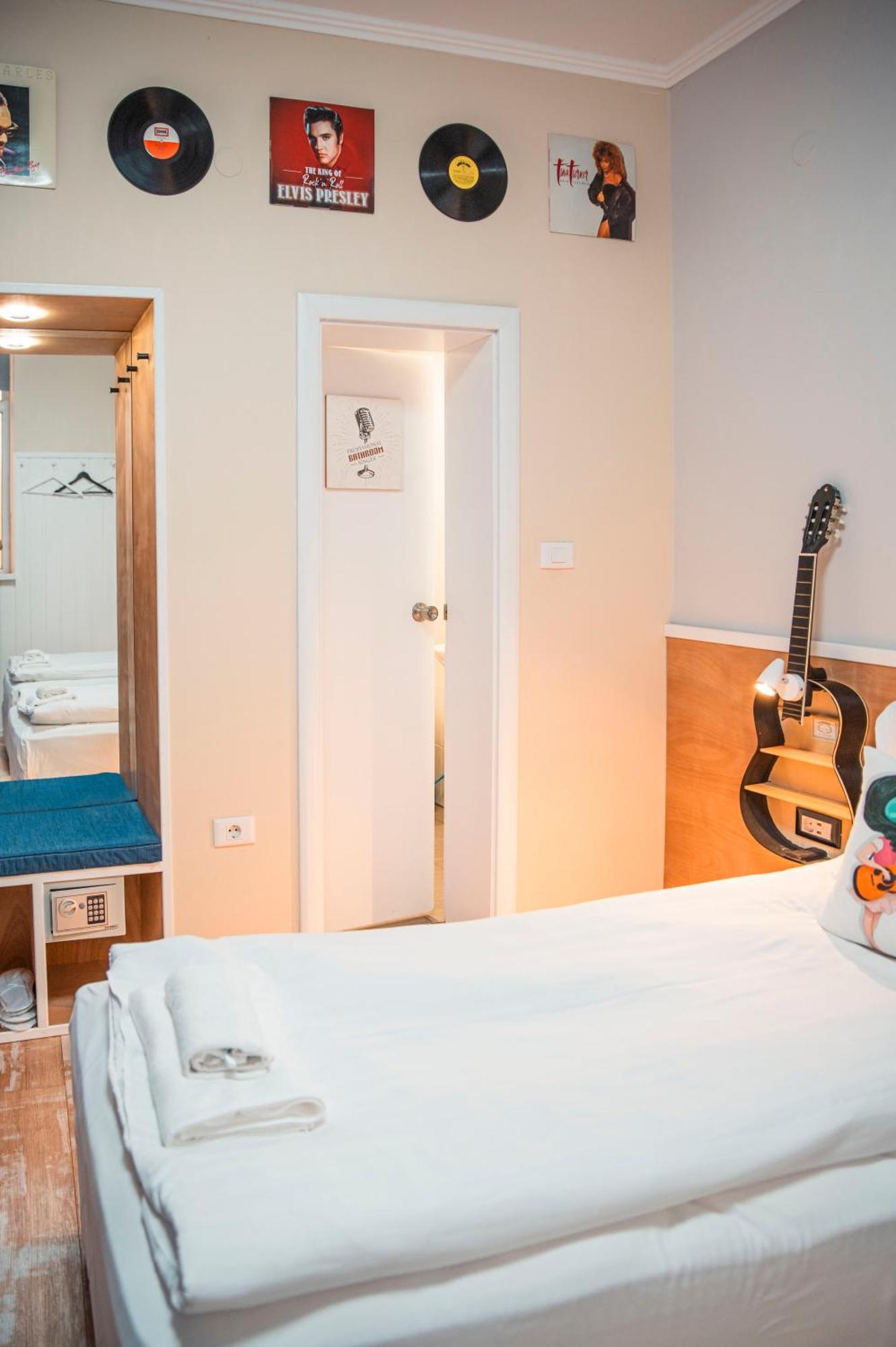 Three Dolphins Hotel With Rooftop Terracе Varna Extérieur photo