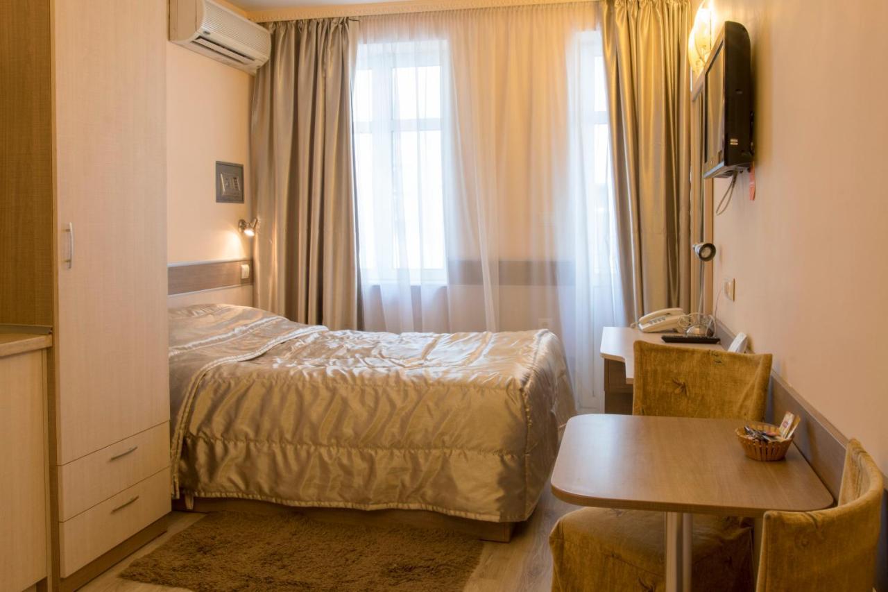 Three Dolphins Hotel With Rooftop Terracе Varna Extérieur photo
